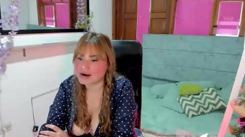 Snapshot of julieta_star69 chatting on June 4, 7:31 pm julieta_star69 online show from June 4, 7:31 pm