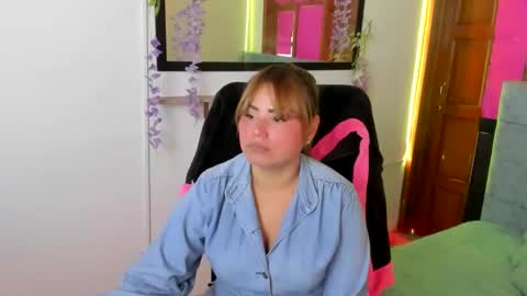 Snapshot of julieta_star69 chatting on June 8, 7:25 pm julieta_star69 online show from June 8, 7:25 pm