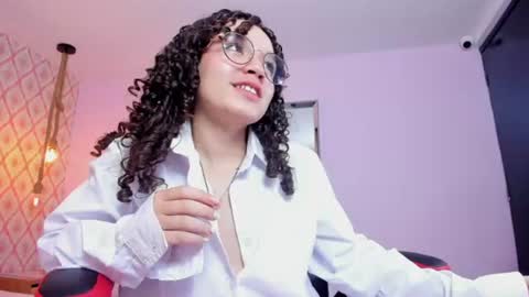 Snapshot of julieta_windsor chatting on July 4, 12:28 am JULIETA online show from July 4, 12:28 am