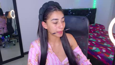 Snapshot of julietacheer chatting on December 16, 1:10 am Julieta online show from December 16, 1:10 am