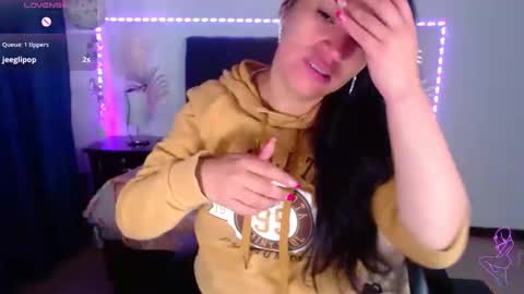 Snapshot of julietacollins06 chatting on February 11, 1:20 pm julietacollins06 online show from February 11, 1:20 pm