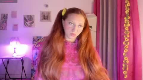 Snapshot of julietacollinss chatting on July 11, 1:19 am Julieta online show from July 11, 1:19 am