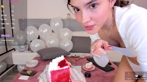 Snapshot of julietastong chatting on December 17, 2:12 am Juliana online show from December 17, 2:12 am