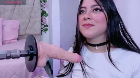 Snapshot of julietatorres_ chatting on December 5, 4:21 am julietatorres_ online show from December 5, 4:21 am