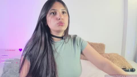 Snapshot of julieth1_ chatting on October 3, 4:59 pm . online show from October 3, 4:59 pm