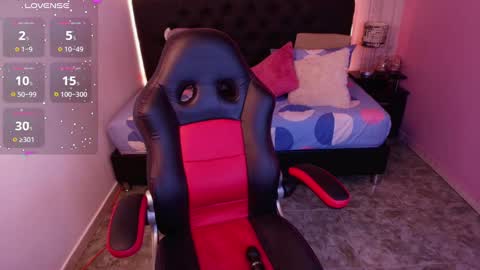 Snapshot of julieth_love_ chatting on November 18, 6:01 pm Julieth online show from November 18, 6:01 pm