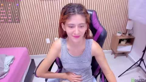 Snapshot of julieth_love_ chatting on May 6, 3:17 pm Julieth online show from May 6, 3:17 pm