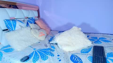 Snapshot of julieth_rossi chatting on September 18, 10:34 pm julieth rossi online show from September 18, 10:34 pm