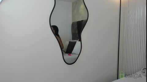 juliethasaenz online show from March 3, 11:55 am