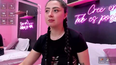 Snapshot of juliethcruz chatting on December 5, 5:42 pm online show from December 5, 5:42 pm