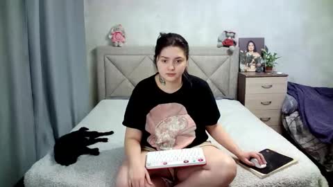 Snapshot of julietkalen chatting on January 22, 4:23 am Julietkitty online show from January 22, 4:23 am