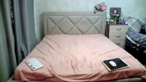 Snapshot of julietkalen chatting on February 20, 9:11 am Julietkitty online show from February 20, 9:11 am