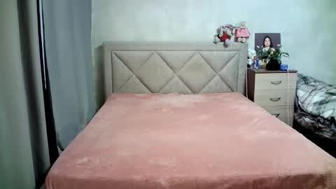 Snapshot of julietkalen chatting on March 7, 3:51 am Julietkitty online show from March 7, 3:51 am