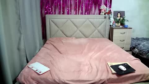 Snapshot of julietkalen chatting on March 7, 1:07 pm Julietkitty online show from March 7, 1:07 pm