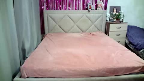 Snapshot of julietkalen chatting on March 11, 2:21 am Julietkitty online show from March 11, 2:21 am