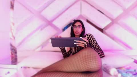   J U L L I E T A F O X   online show from March 7, 9:06 am