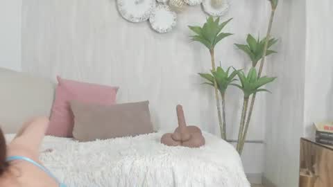 Snapshot of julietta_pink chatting on June 13, 4:21 am Julieta online show from June 13, 4:21 am