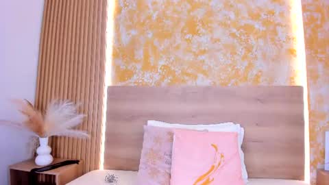 Snapshot of julietta_pink chatting on July 11, 4:32 pm Julieta online show from July 11, 4:32 pm