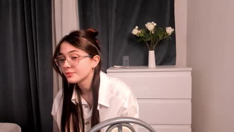 Leila online show from March 13, 10:16 pm