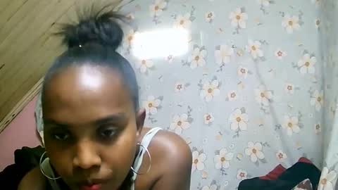 Snapshot of juliette9794 chatting on September 10, 12:16 pm juliette9794 online show from September 10, 12:16 pm