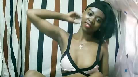 Snapshot of juliette9794 chatting on November 10, 8:35 am juliette9794 online show from November 10, 8:35 am