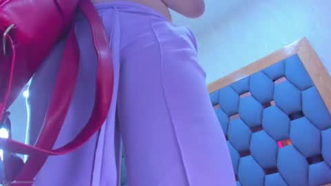 Snapshot of juliette_pretty_ chatting on July 11, 7:05 pm juliette_pretty_ online show from July 11, 7:05 pm