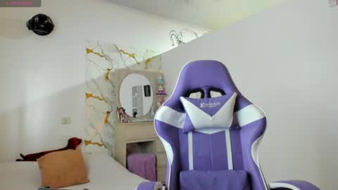 Snapshot of juliette_sweet05 chatting on June 21, 3:58 pm juliette online show from June 21, 3:58 pm