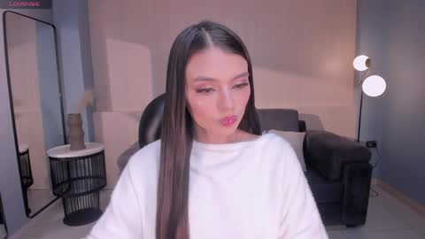 Snapshot of juliettemoreaux chatting on April 3, 8:07 pm Juliette Moreau online show from April 3, 8:07 pm