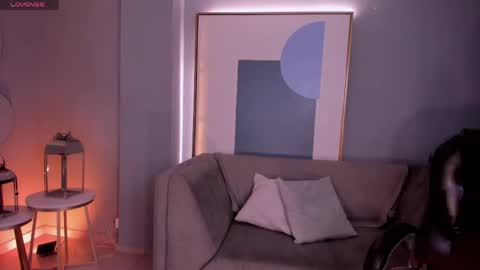 Snapshot of juliettemoreaux chatting on April 17, 7:17 pm Juliette Moreau online show from April 17, 7:17 pm