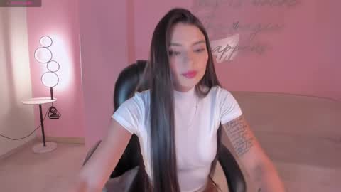 Snapshot of juliettemoreaux chatting on May 9, 7:30 pm Juliette Moreau online show from May 9, 7:30 pm