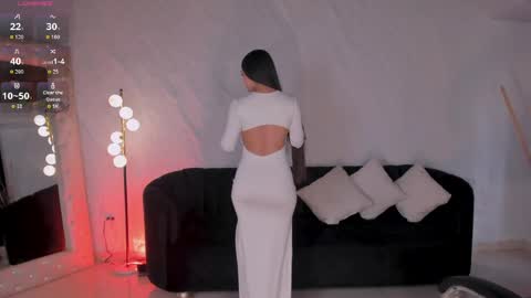 Snapshot of juliettemoreaux chatting on May 25, 7:53 pm Juliette Moreau online show from May 25, 7:53 pm