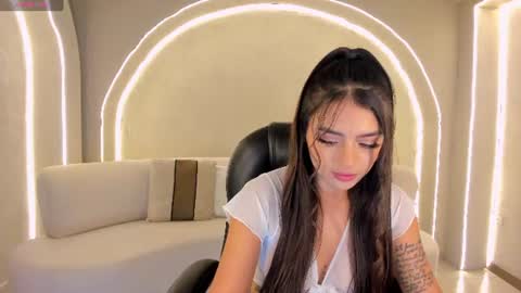 Snapshot of juliettemoreaux chatting on June 14, 11:34 am Juliette Moreau online show from June 14, 11:34 am