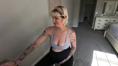 Snapshot of juliewets chatting on December 20, 5:29 pm Julie online show from December 20, 5:29 pm