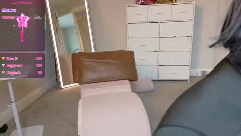 Julie online show from February 27, 4:18 pm