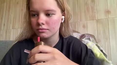 Snapshot of juligwartney chatting on July 17, 6:53 am Malin online show from July 17, 6:53 am