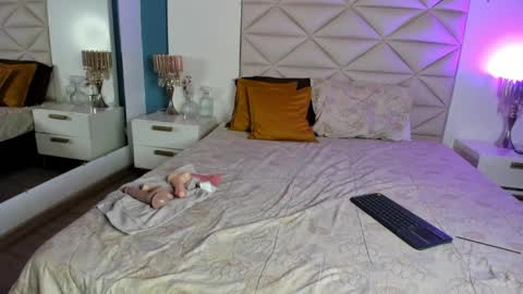 Snapshot of julimonroe19 chatting on March 27, 4:29 am Juli online show from March 27, 4:29 am