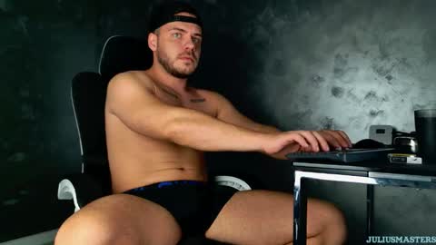 JULiUS   online show from February 18, 9:22 pm