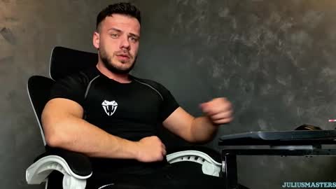 JULiUS   online show from March 4, 6:14 pm