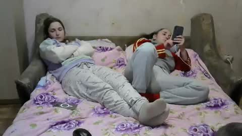 Snapshot of juliya_katie chatting on January 3, 8:43 pm Juliya Katie online show from January 3, 8:43 pm