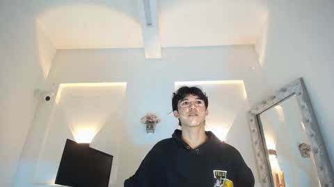 jullian online show from April 29, 8:59 pm