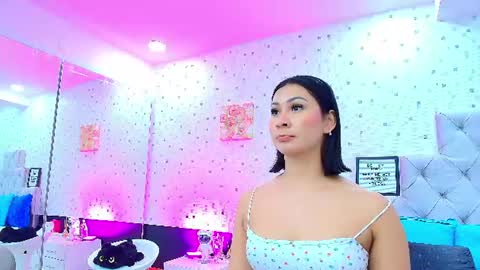 Julieta Reyes   online show from June 15, 11:45 am