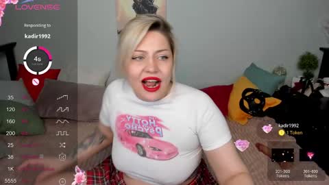 Jully online show from February 17, 3:09 pm