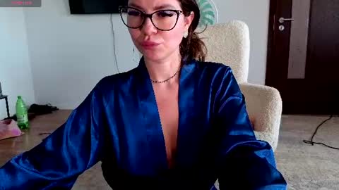 Snapshot of jullyenn chatting on July 4, 12:44 pm Jully online show from July 4, 12:44 pm