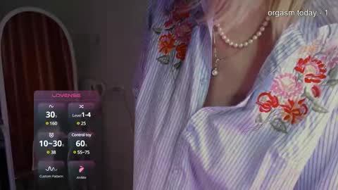 Julia online show from December 5, 8:22 am