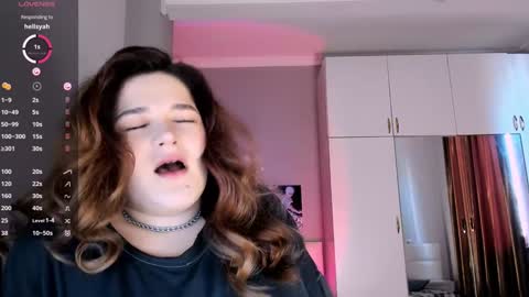 Snapshot of july_slowdive chatting on January 28, 11:17 am Julie online show from January 28, 11:17 am