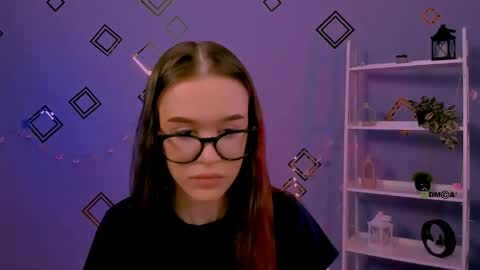 juna_pearl online show from May 2, 8:52 am