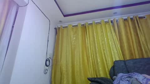 Snapshot of junebeiby chatting on June 11, 5:33 pm queen online show from June 11, 5:33 pm