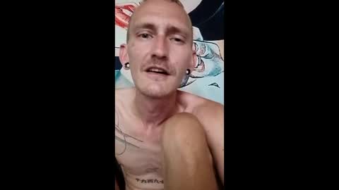 Snapshot of juneshroom94 chatting on April 15, 6:37 pm juneshroom94 online show from April 15, 6:37 pm