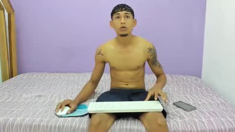 Snapshot of junior_bigcock3 chatting on January 21, 6:34 pm junior_bigcock3 online show from January 21, 6:34 pm