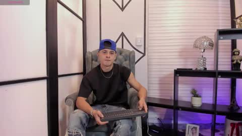 Snapshot of juniormorris_ chatting on October 9, 9:24 pm Junior online show from October 9, 9:24 pm